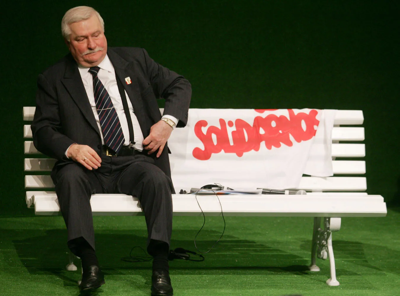 Wałęsa Oddam Nobla, bo mi się nie należy