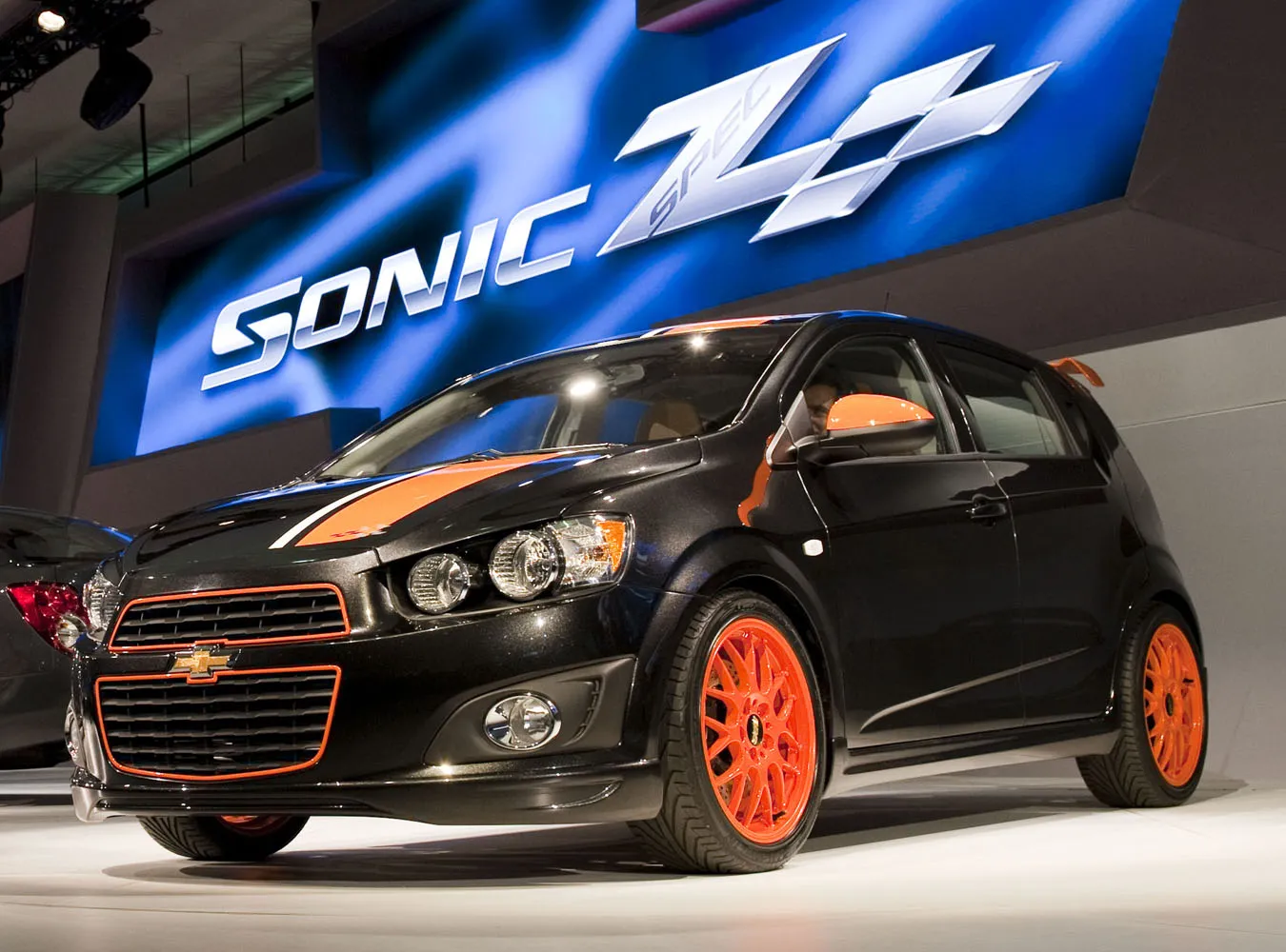 2011chevysoniczspecrev46_jp_1742891.jpg