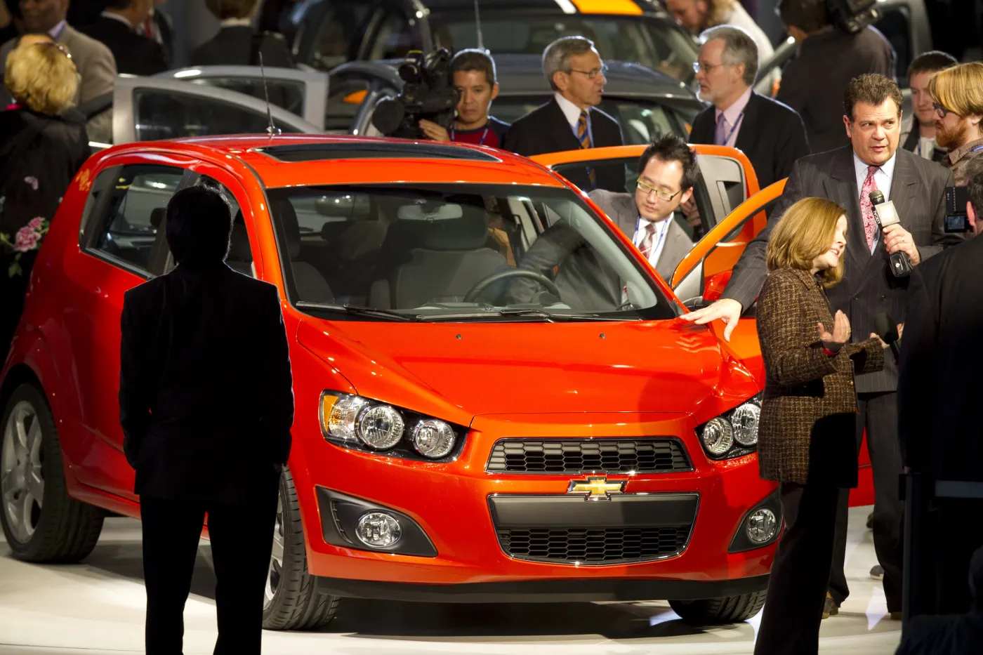 2012chevysonichatchmed95_jp_1743011.jpg