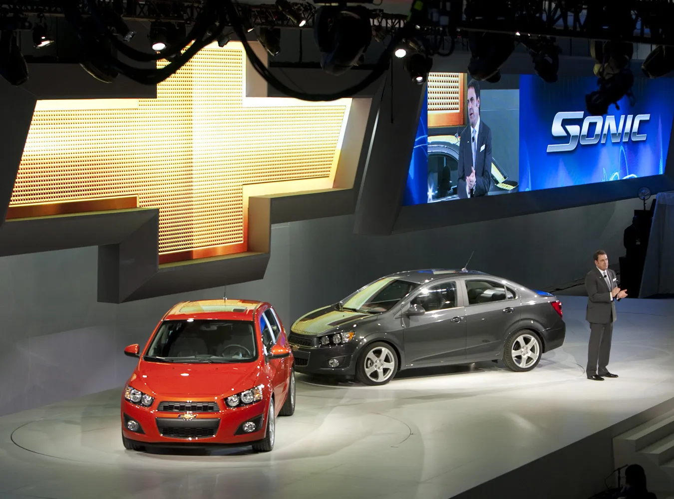 2012chevysonichatchsed70_jp_1742987.jpg