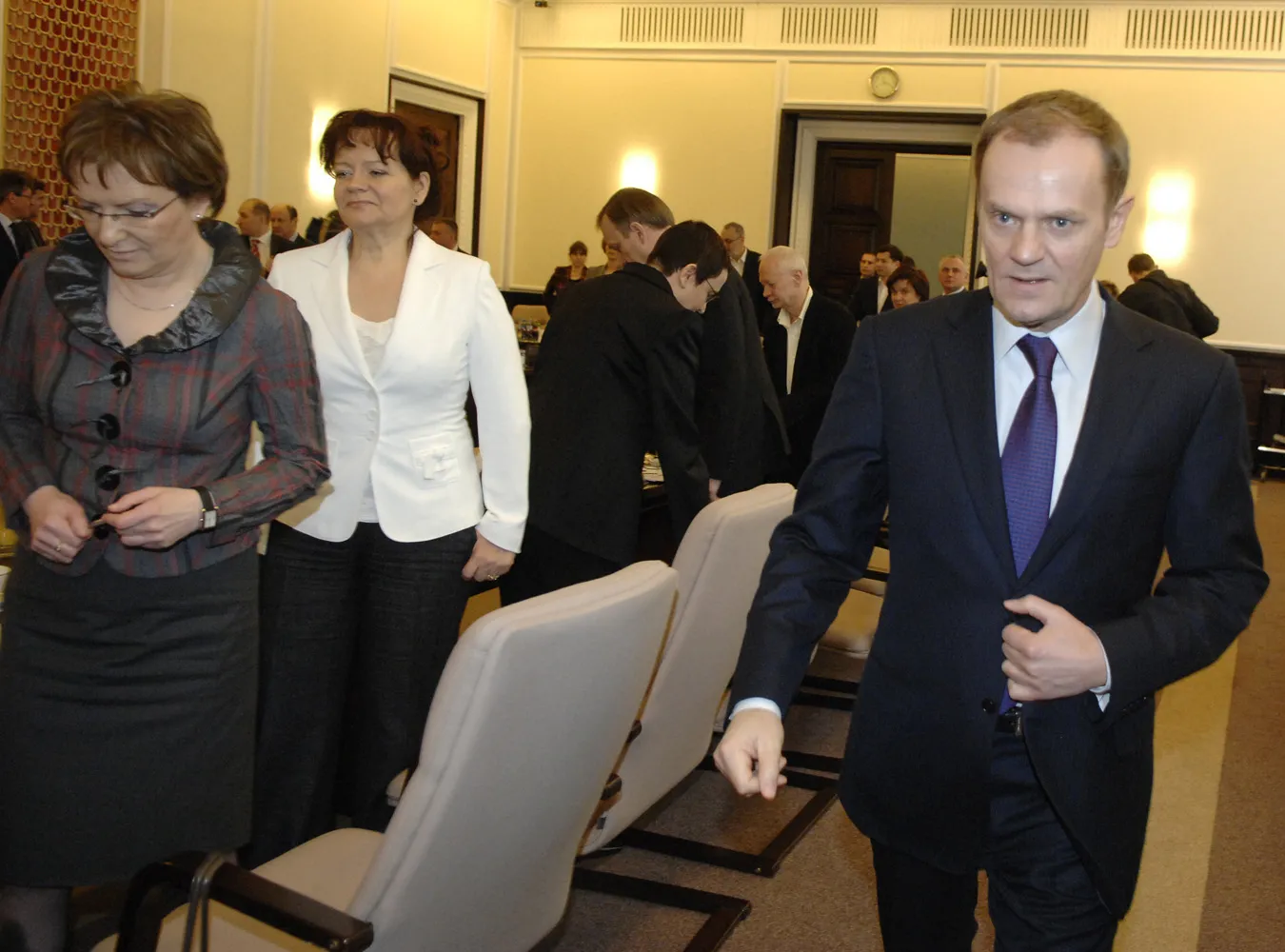 Rząd pochwali się walką z kryzysem i Wałęsą