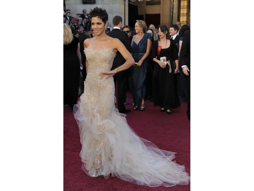 1842341-halle-berry-ap110227093223.jpg