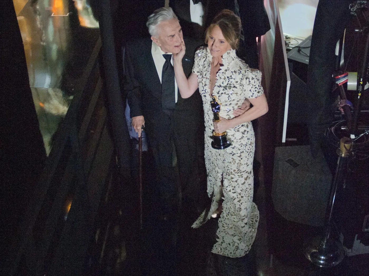 1843816-kirk-douglas-i-melissa-leo.jpg