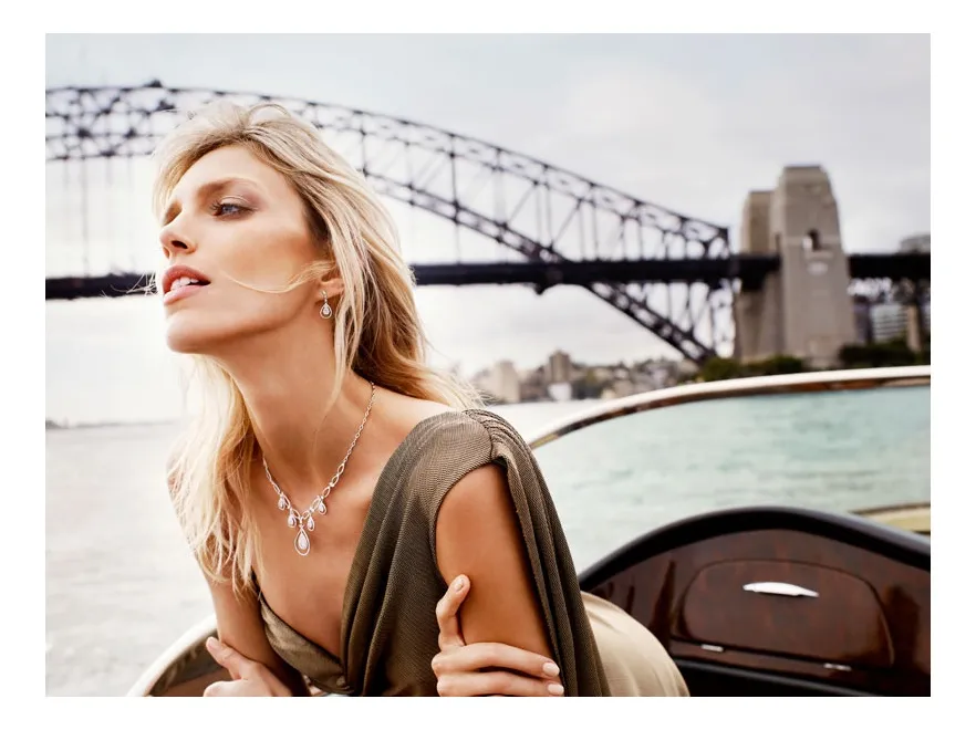 1923255-anja-rubik-w-bizuterii-apart.jpg