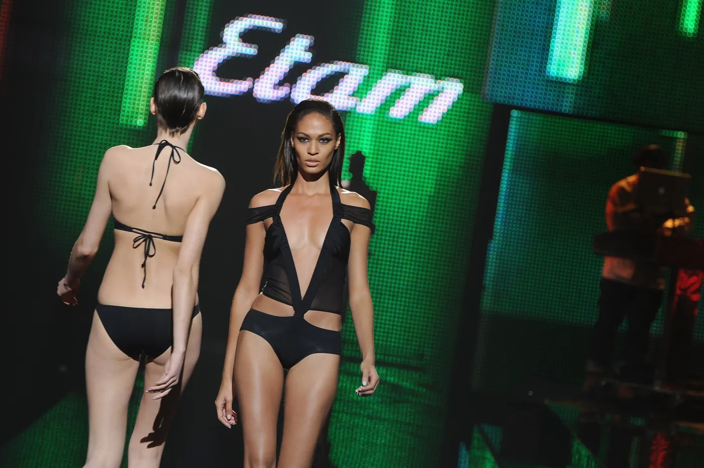 1944326-20110124fd028-etam-fashion.jpg