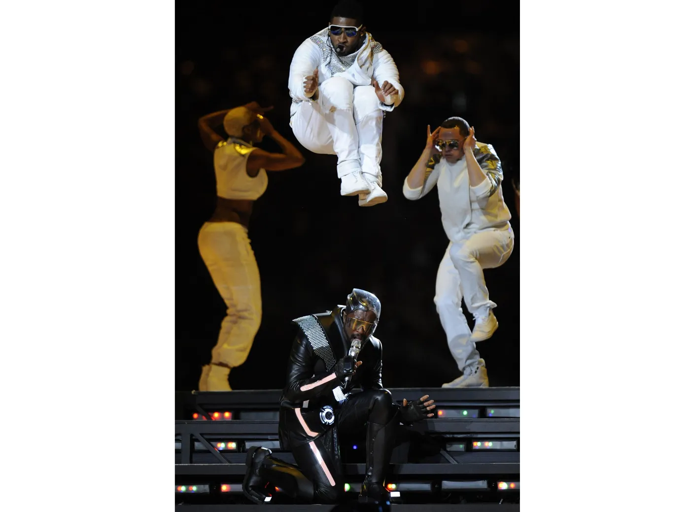 1797905-wystep-ushera-i-zespolu-black.jpg