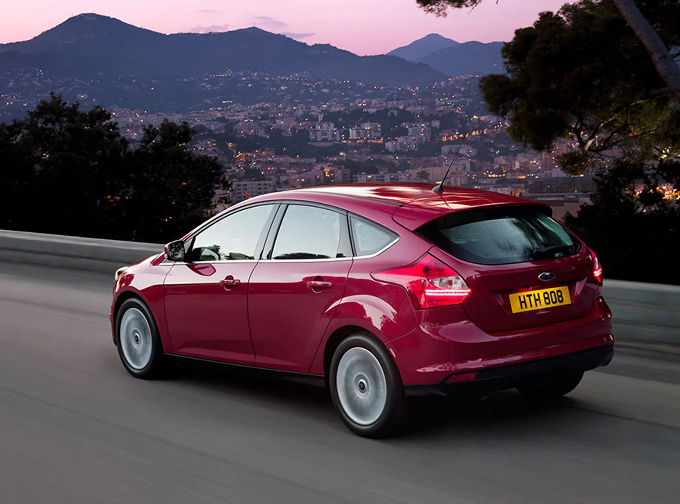 1826849-allnewfordfocus-5-door-004.jpg