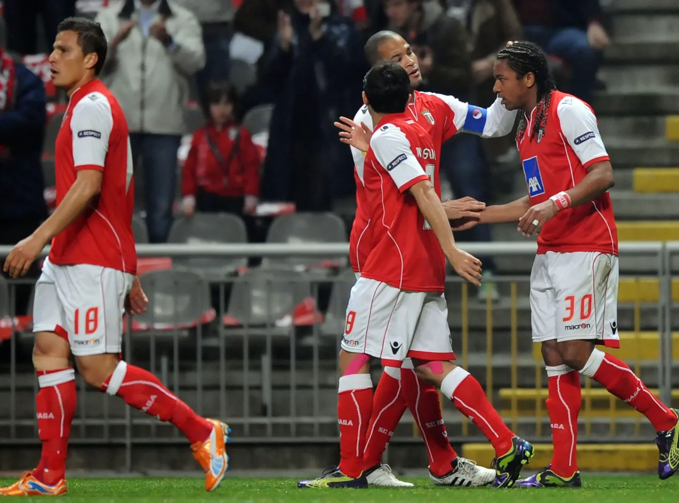 1837016-radosc-zawodnikow-sportingu.jpg
