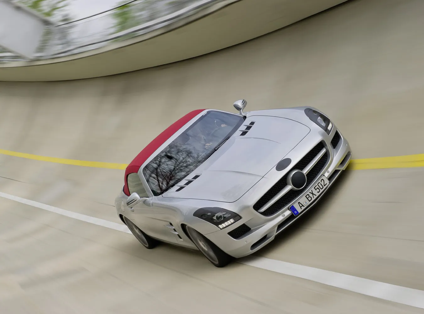 2046176-mercedes-sls-amg-roadster-1.jpg