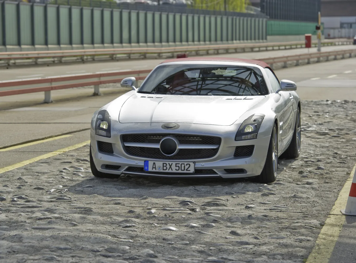 2046274-mercedes-sls-amg-roadster-4.jpg