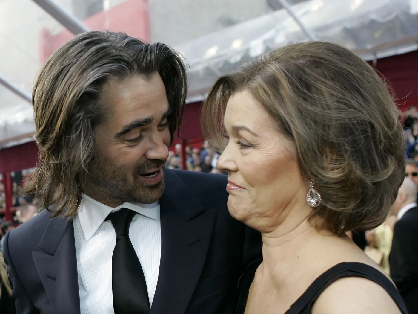 2109298-colin-farrell-z-ukochana-mama.jpg