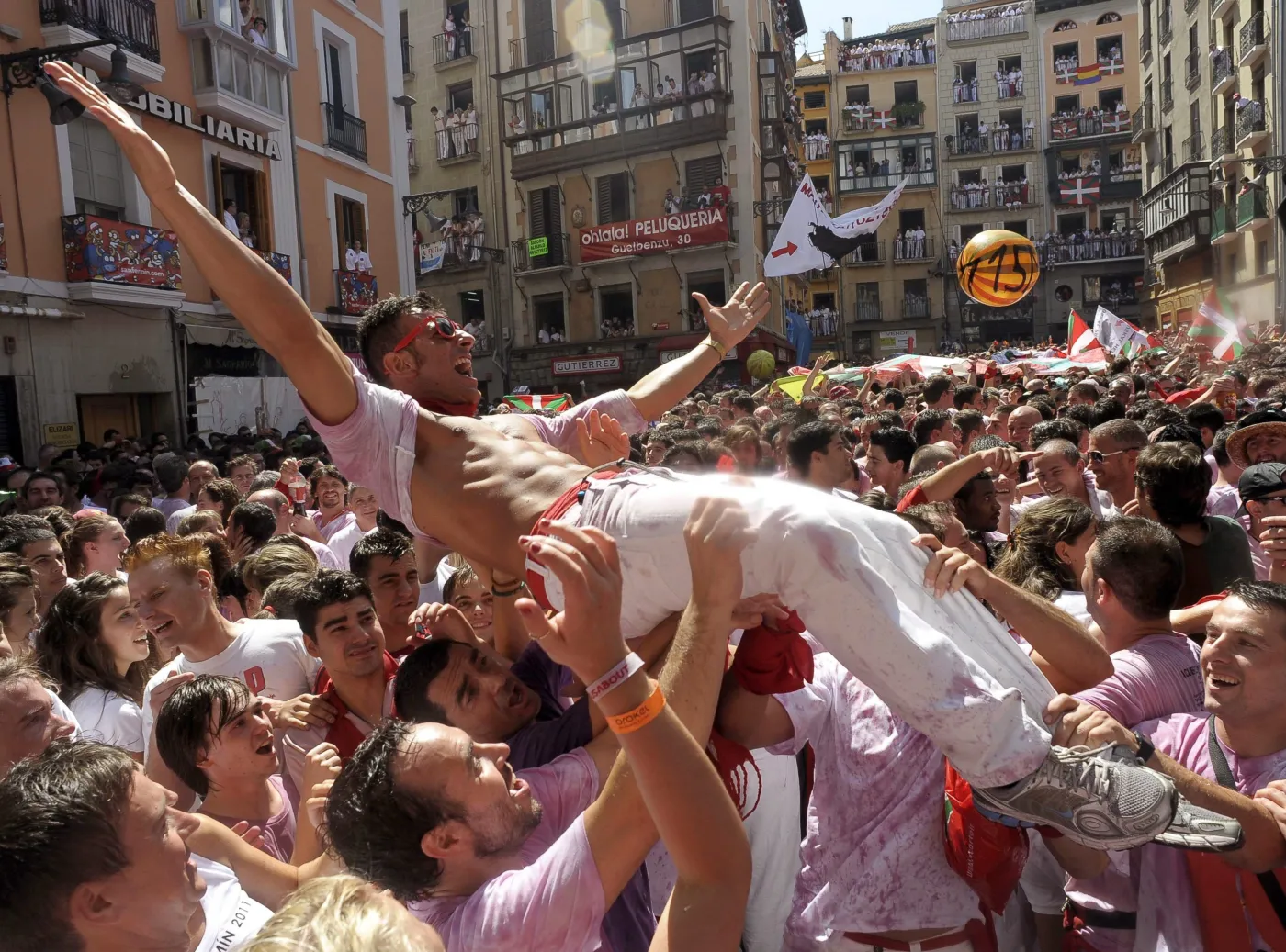 2250357-poczatek-fiesty-przed-rauszem.jpg