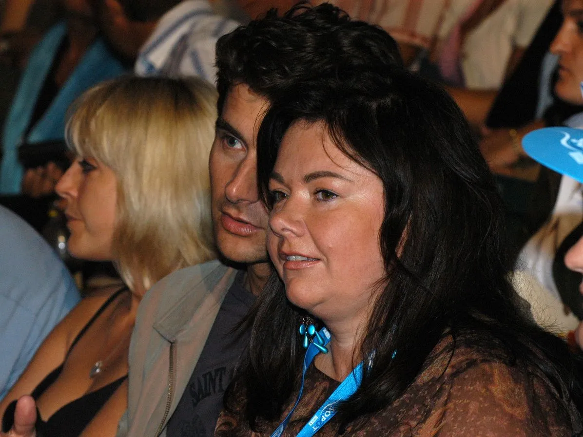 2166138-gwiazdor-slucha-z-uwaga-slow.jpg