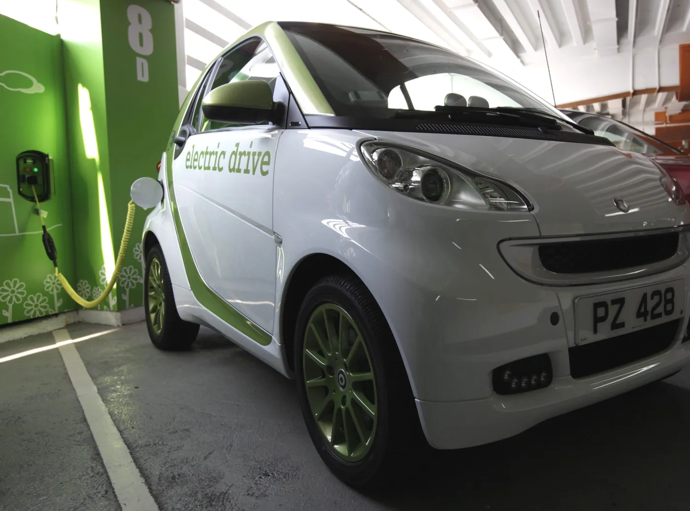 2460748-eyczny-smart-poczas-ladowania.jpg
