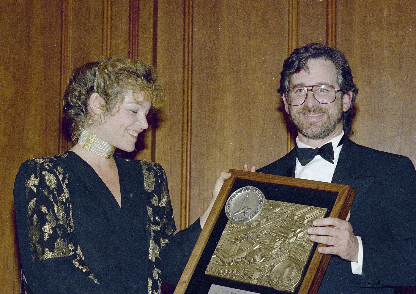 2685063-steven-spielberg-i-amy-irving.jpg