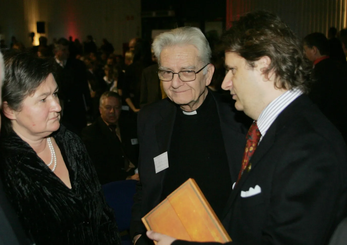2702023-magdalena-sroda-ksiadz-adam.jpg