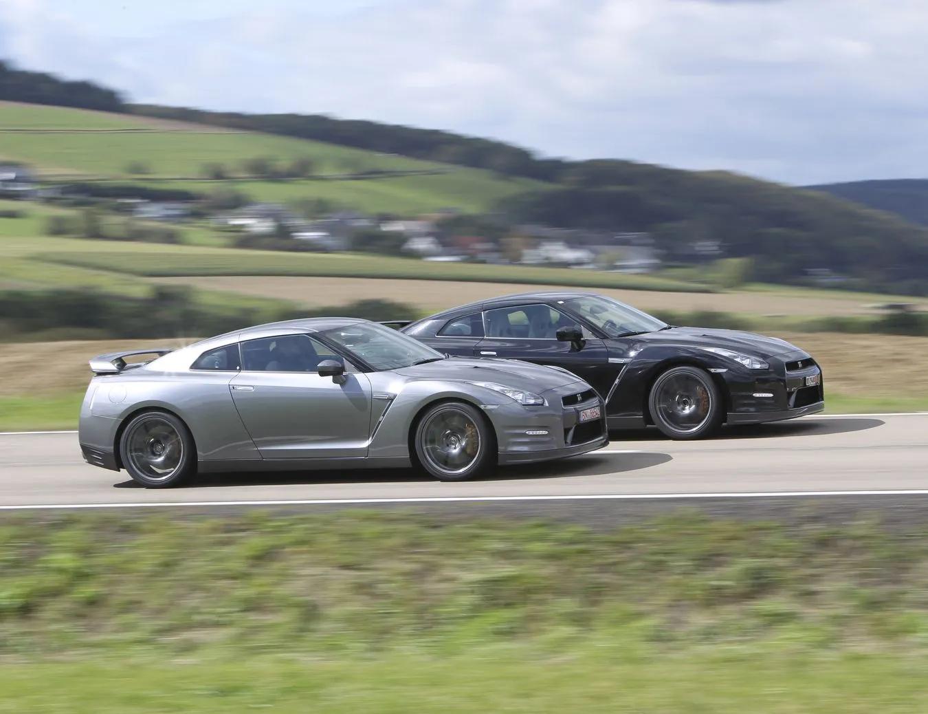 2702424-nissan-gt-r-gtr-2012-nowy-7.jpg