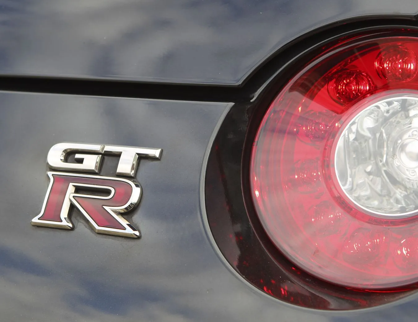 2702505-nissan-gt-r-gtr-2012-nowy-11.jpg