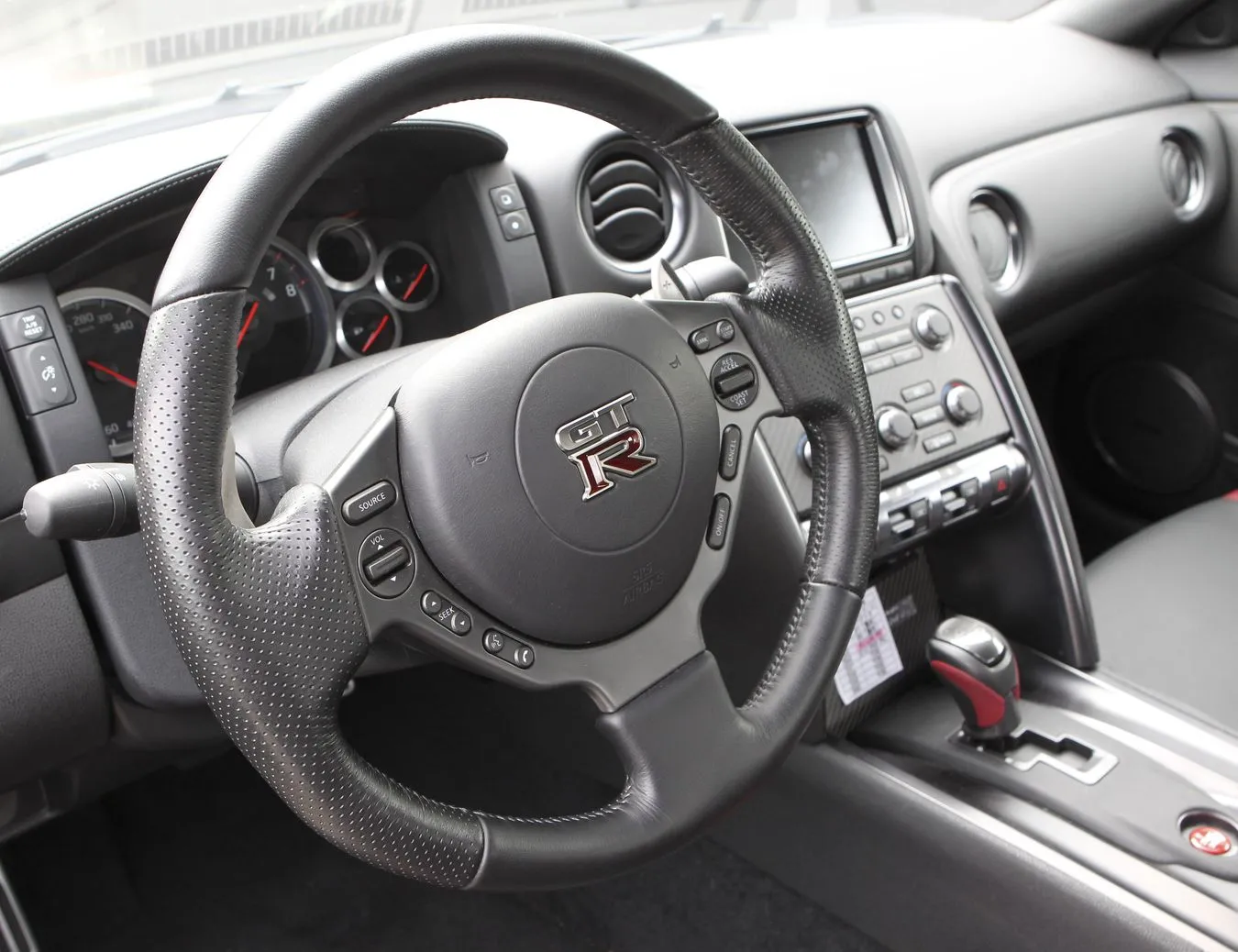2702532-nissan-gt-r-gtr-2012-nowy-12.jpg