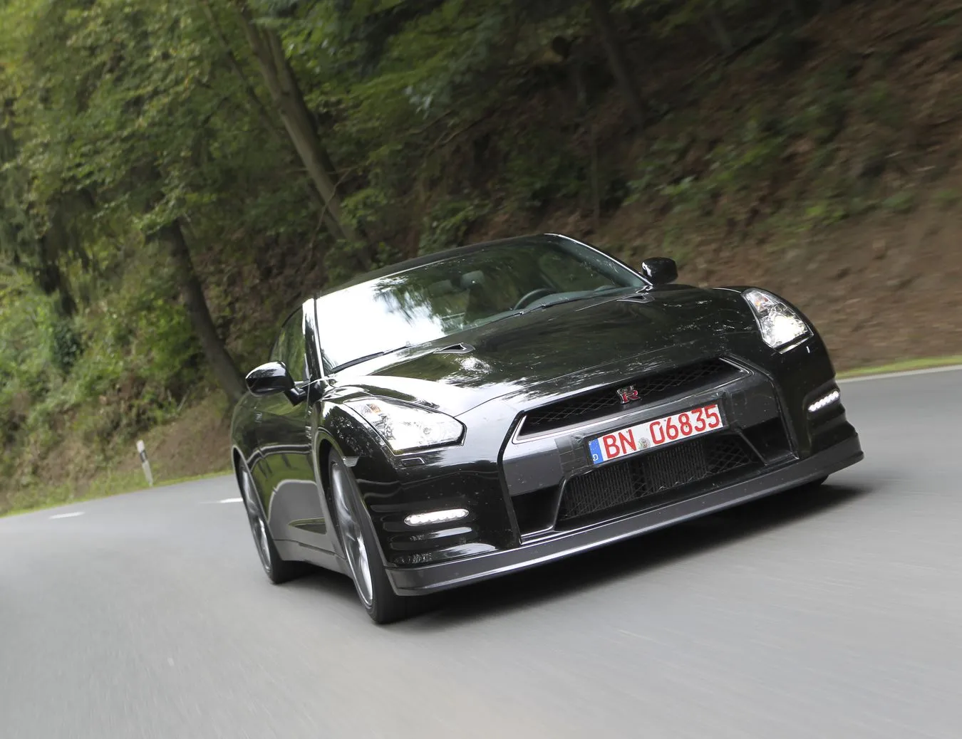2702559-nissan-gt-r-gtr-2012-nowy-16.jpg