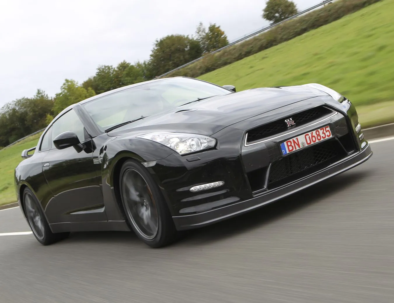 2702586-nissan-gt-r-gtr-2012-nowy-14.jpg
