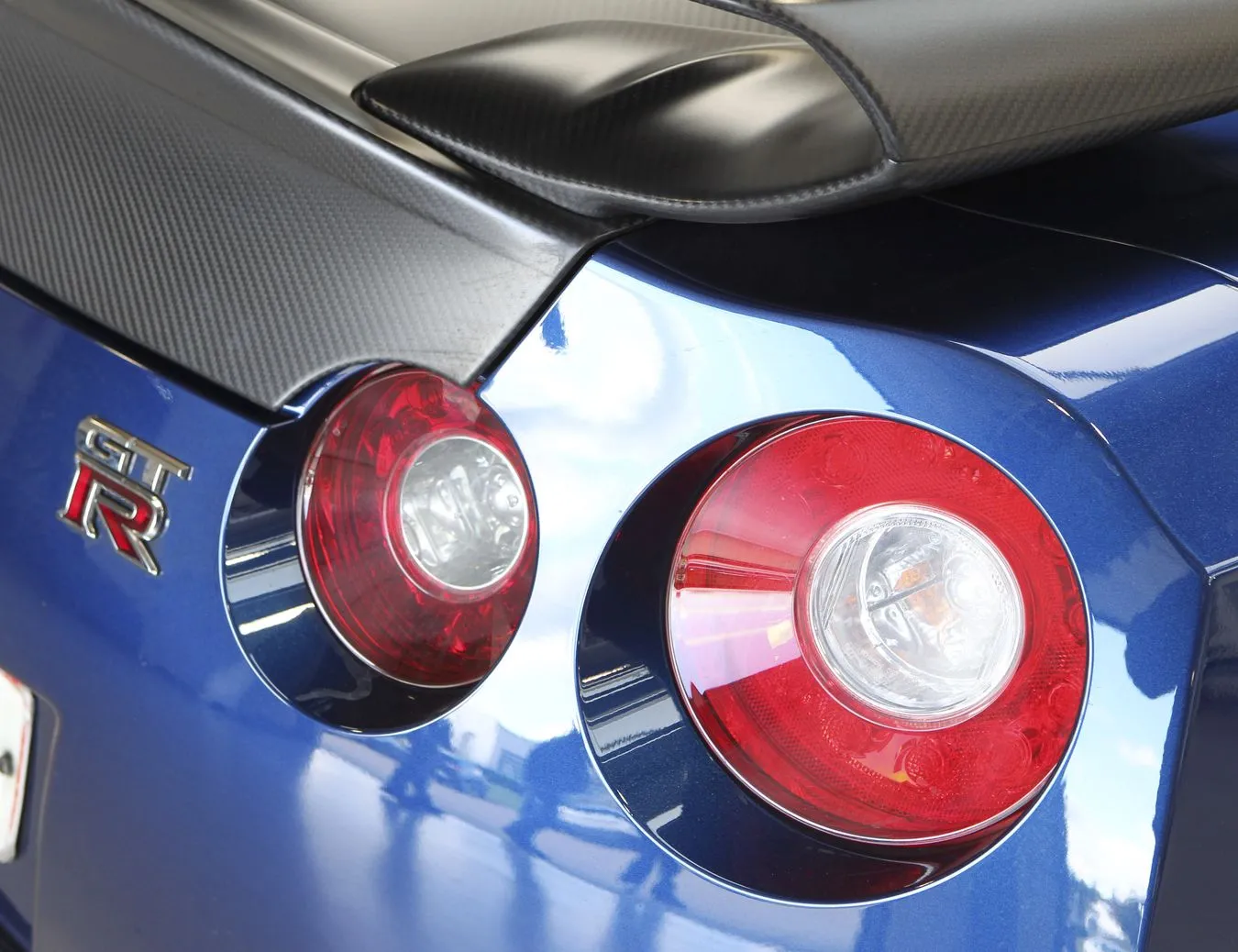 2702210-nissan-gt-r-gtr-2012-nowy-1.jpg