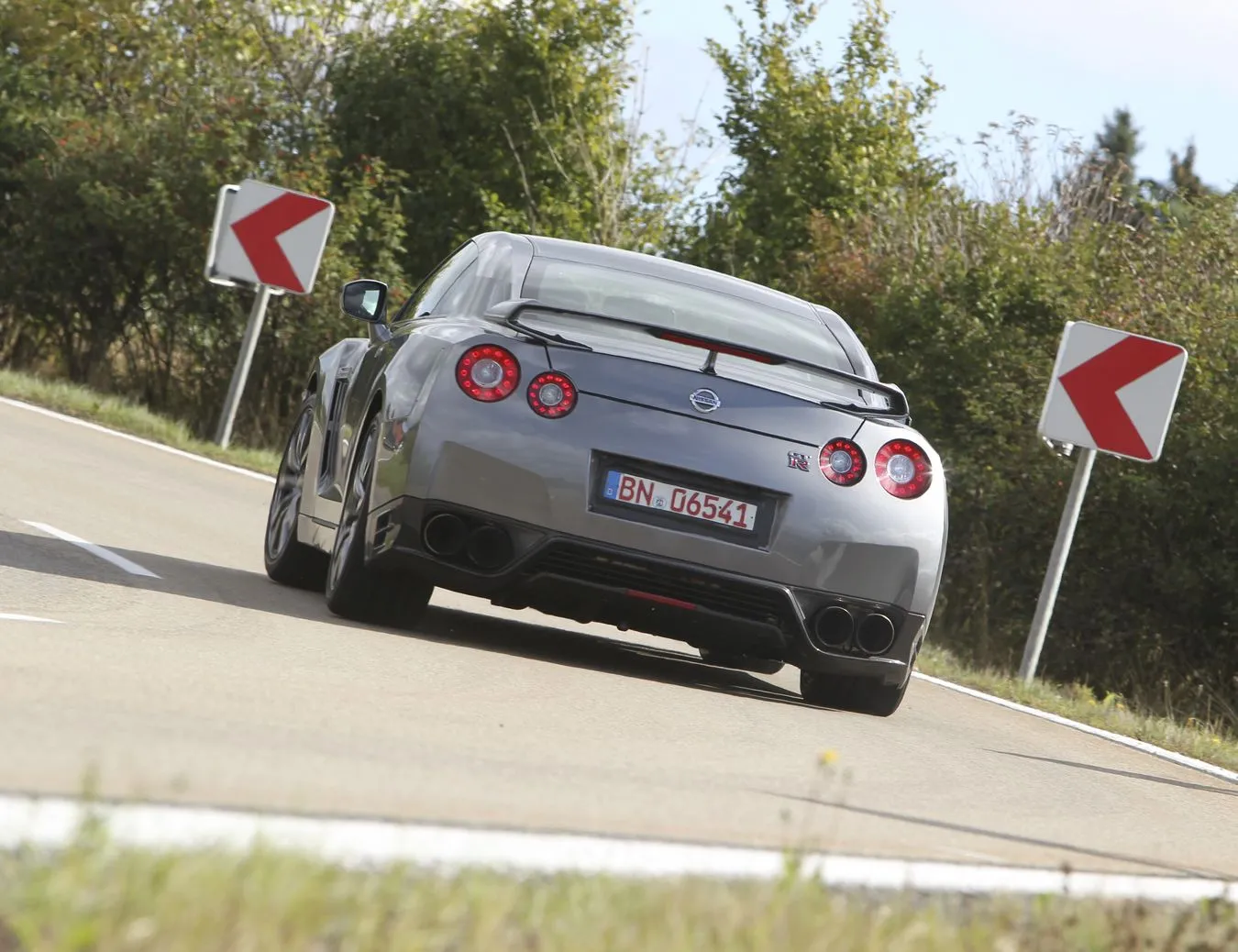 2702343-nissan-gt-r-gtr-2012-nowy-4.jpg
