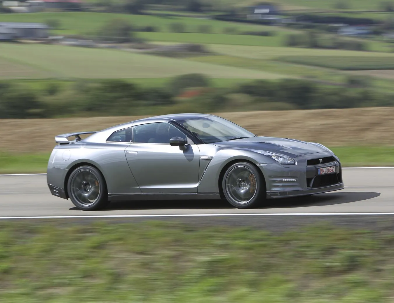 2702370-nissan-gt-r-gtr-2012-nowy-5.jpg