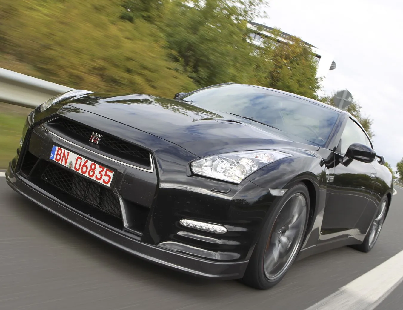 2702478-nissan-gt-r-gtr-2012-nowy-10.jpg