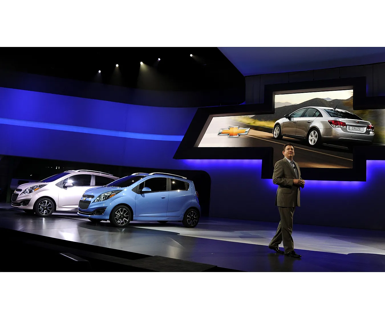 2748260-maly-chevrolet-spark-rosza-na.jpg