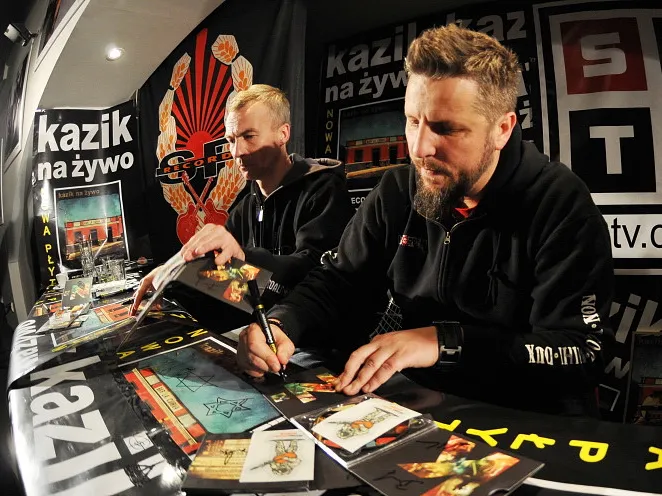 2821719-kazik-na-zywo-odbiera-zloto-i.jpg