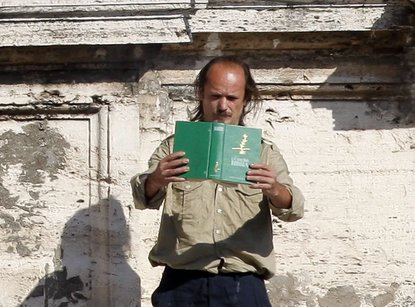 2642409-mezczyzna-ktory-spalil-biblie.jpg