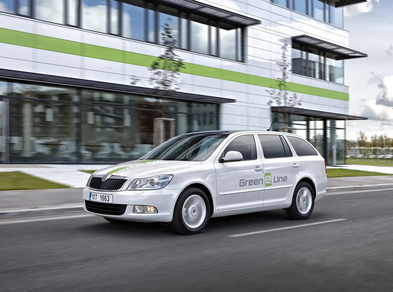 2989111-skoda-octavia-green-e-line.jpg
