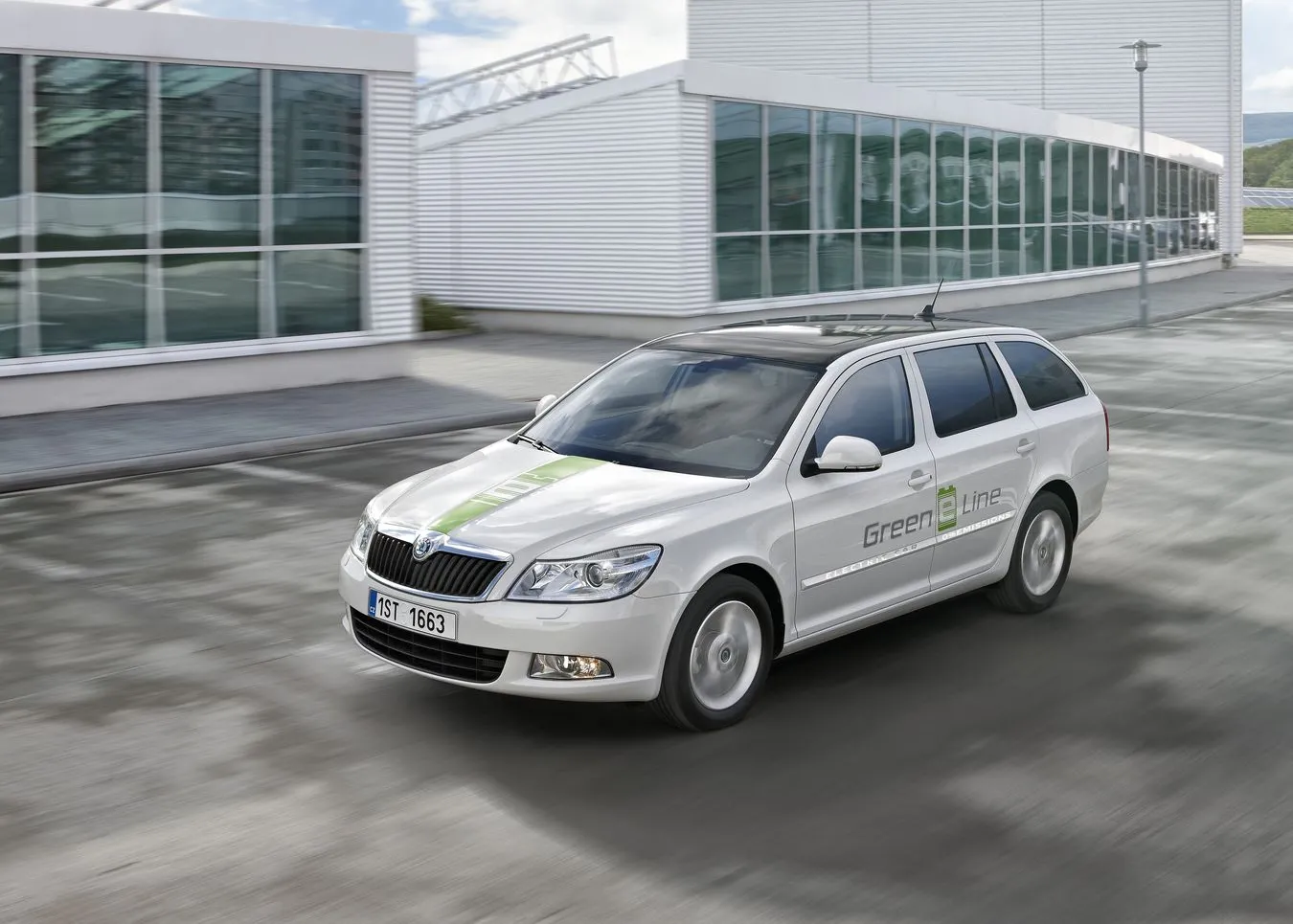 2989138-skoda-octavia-green-e-line.jpg