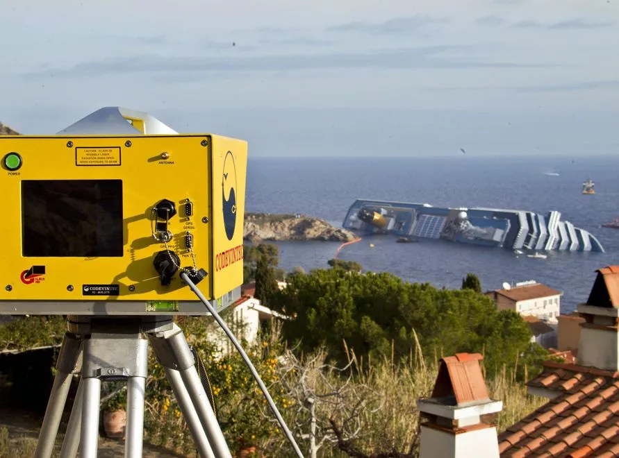 2988362-wrak-statku-costa-concordia.jpg