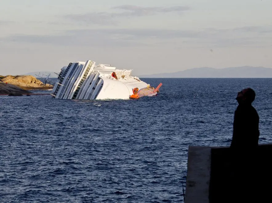 2977667-wrak-statku-costa-concordia.jpg