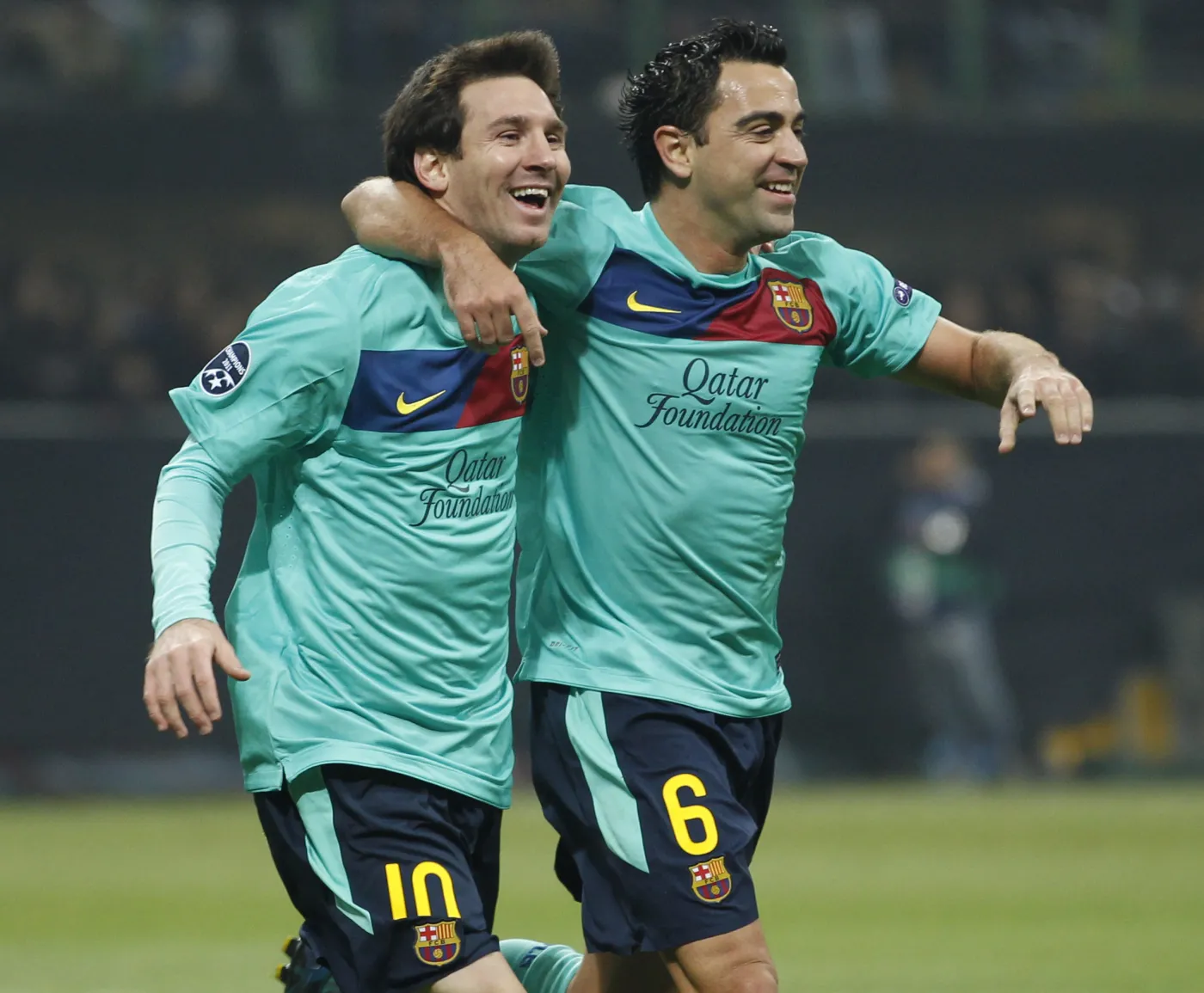 3286393-lionel-messi-i-xavi-hern-ndez.jpg