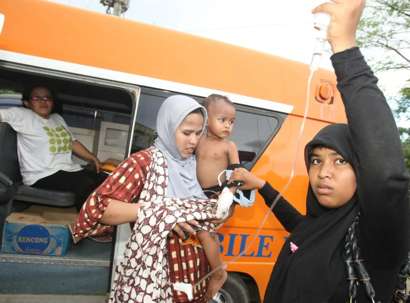 3346802-indonezja-tsunami-ostrzezenie.jpg