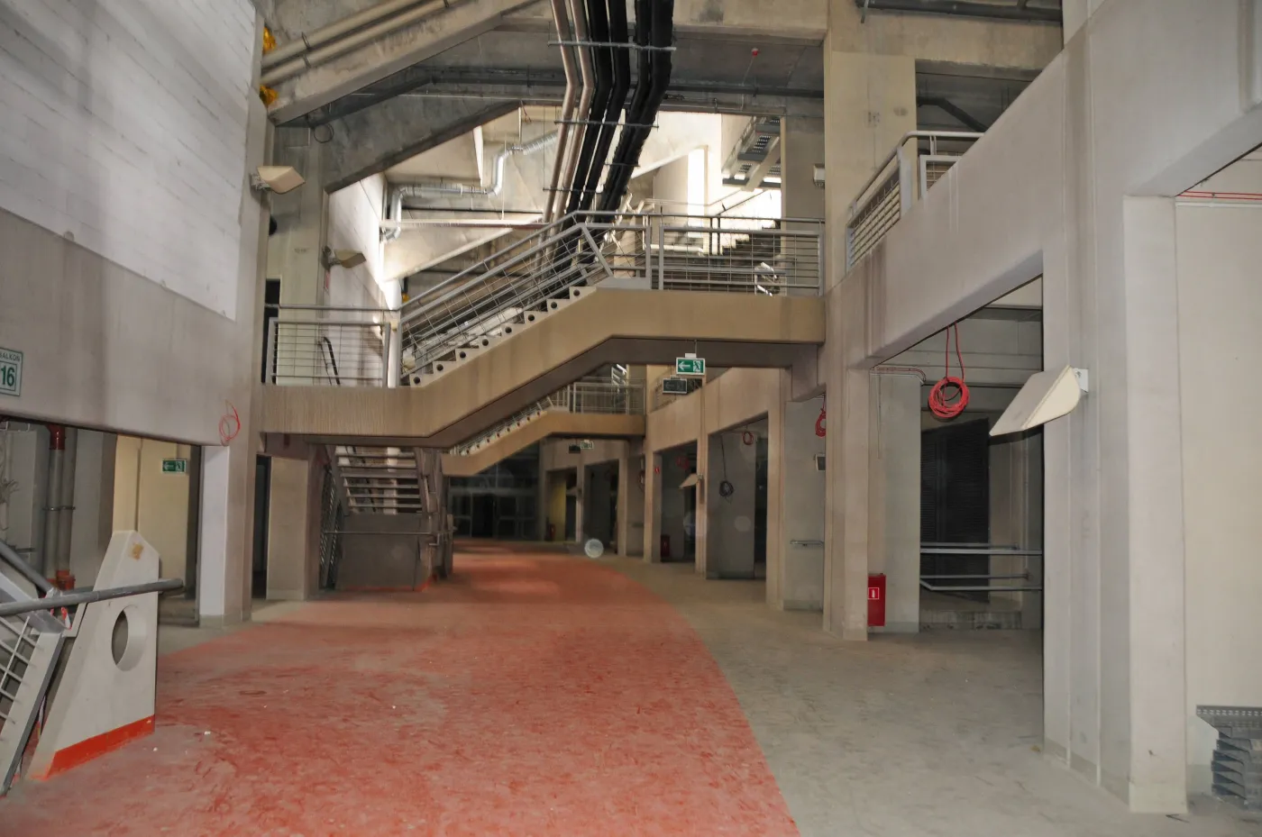 3351615-zdjecie-z-przebudowy-stadionu.jpg