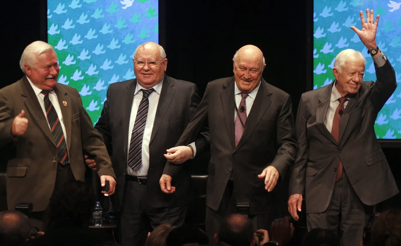 3405617-lech-walesa-michail-gorbaczow.jpg