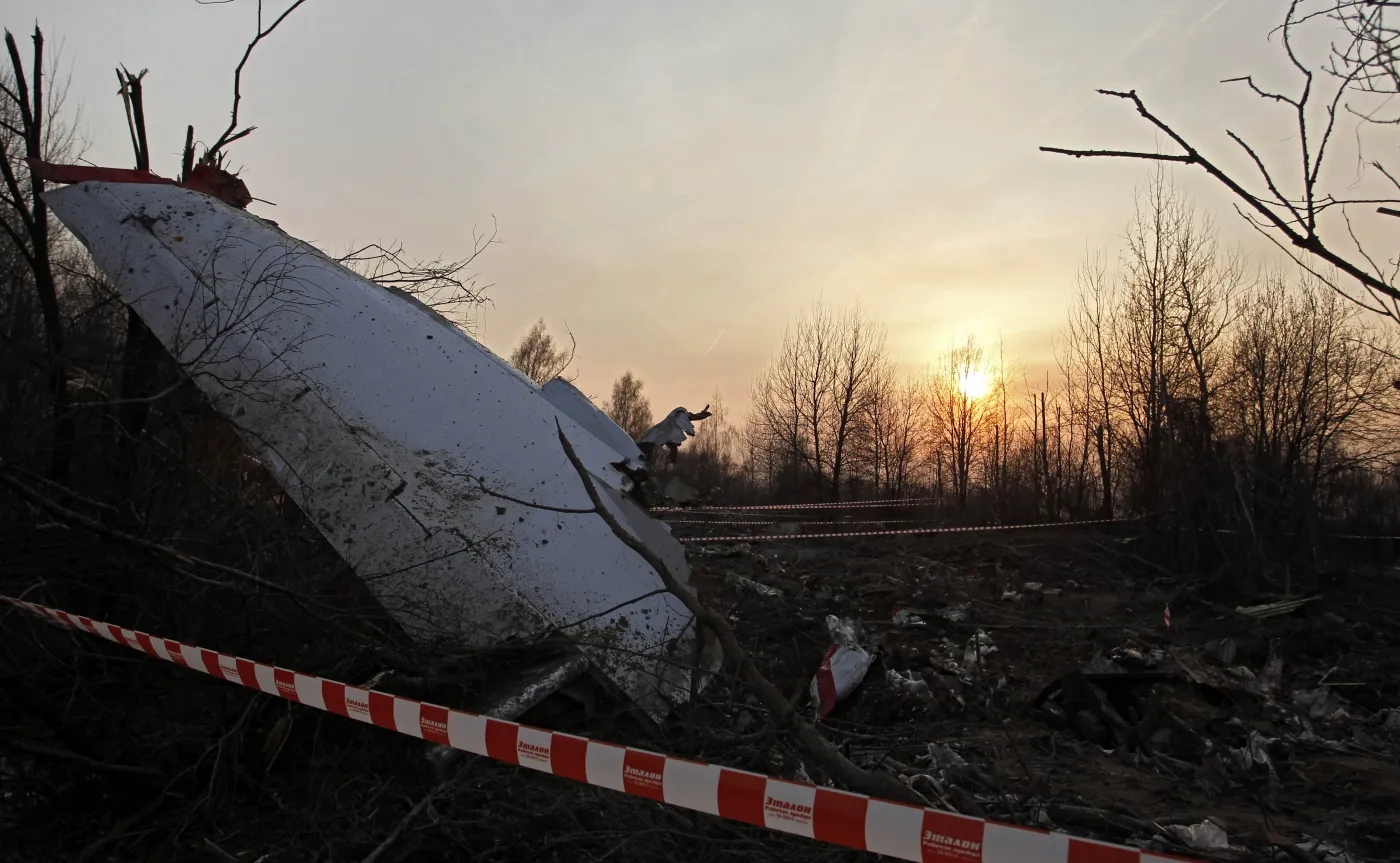 wrak tupolew samolot smoleńsk tu-154 tu-154m