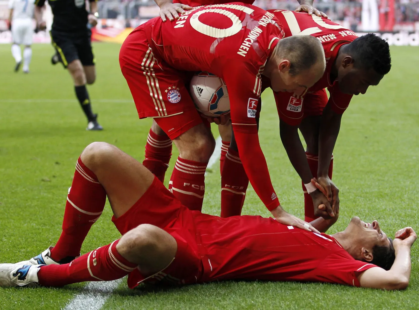 Bayern gromi. Remis Borussii Dortmund. Zobacz wideo