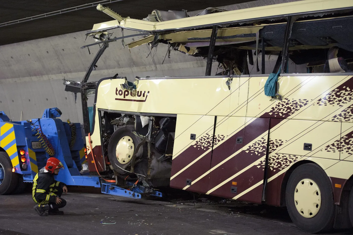 3217494-wypadek-autokaru-w-szwajcarii.jpg