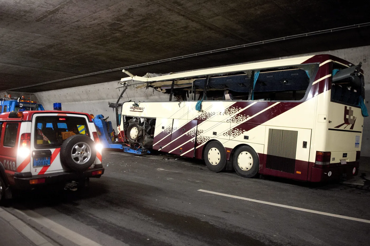 3218760-zniszczony-autokar-z-belgii.jpg