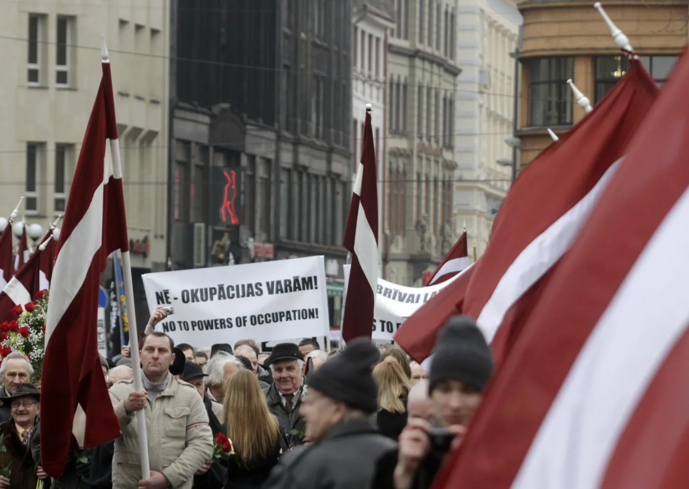 3233211-manifestacja-weteranow-waffen.jpg
