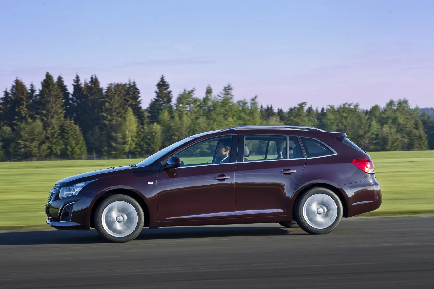 3807142-chevroletcruzesw-dynamic-15-m.jpg