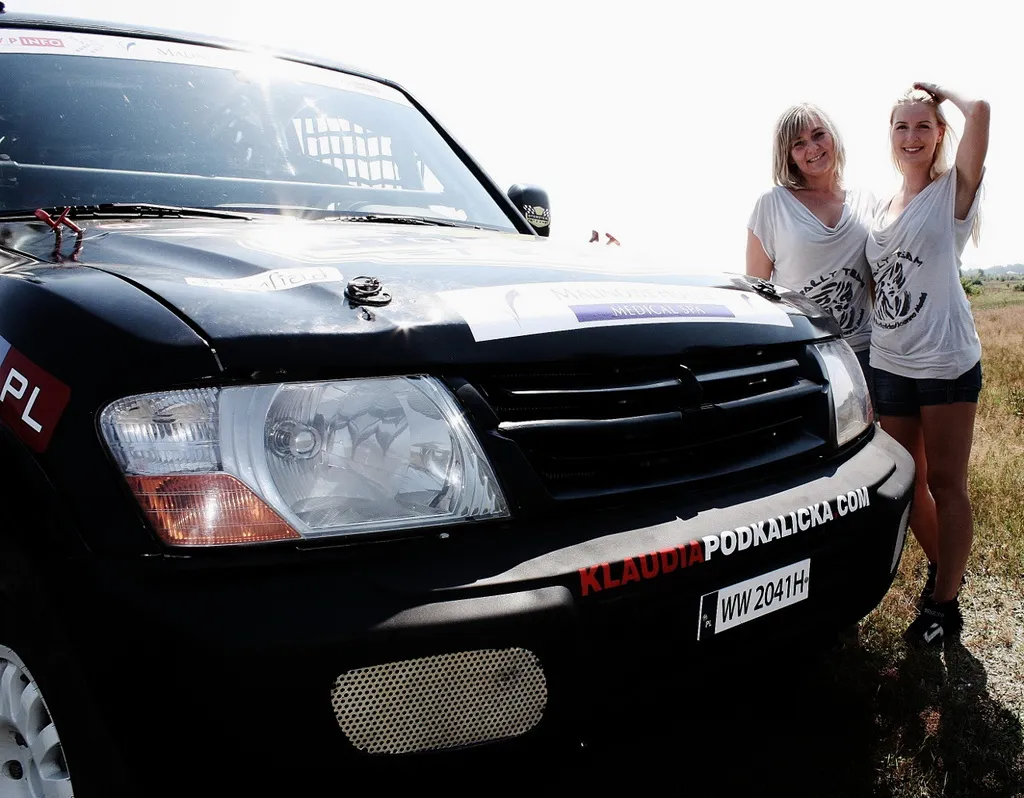 3837866-podkalicka-madej-rally-team01.jpg