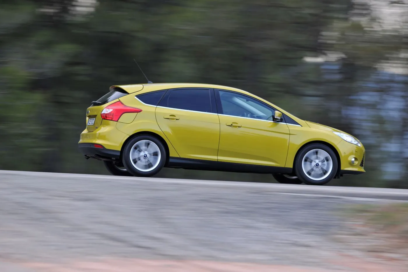 3583612-focus-uk-ecoboost-track-001.jpg
