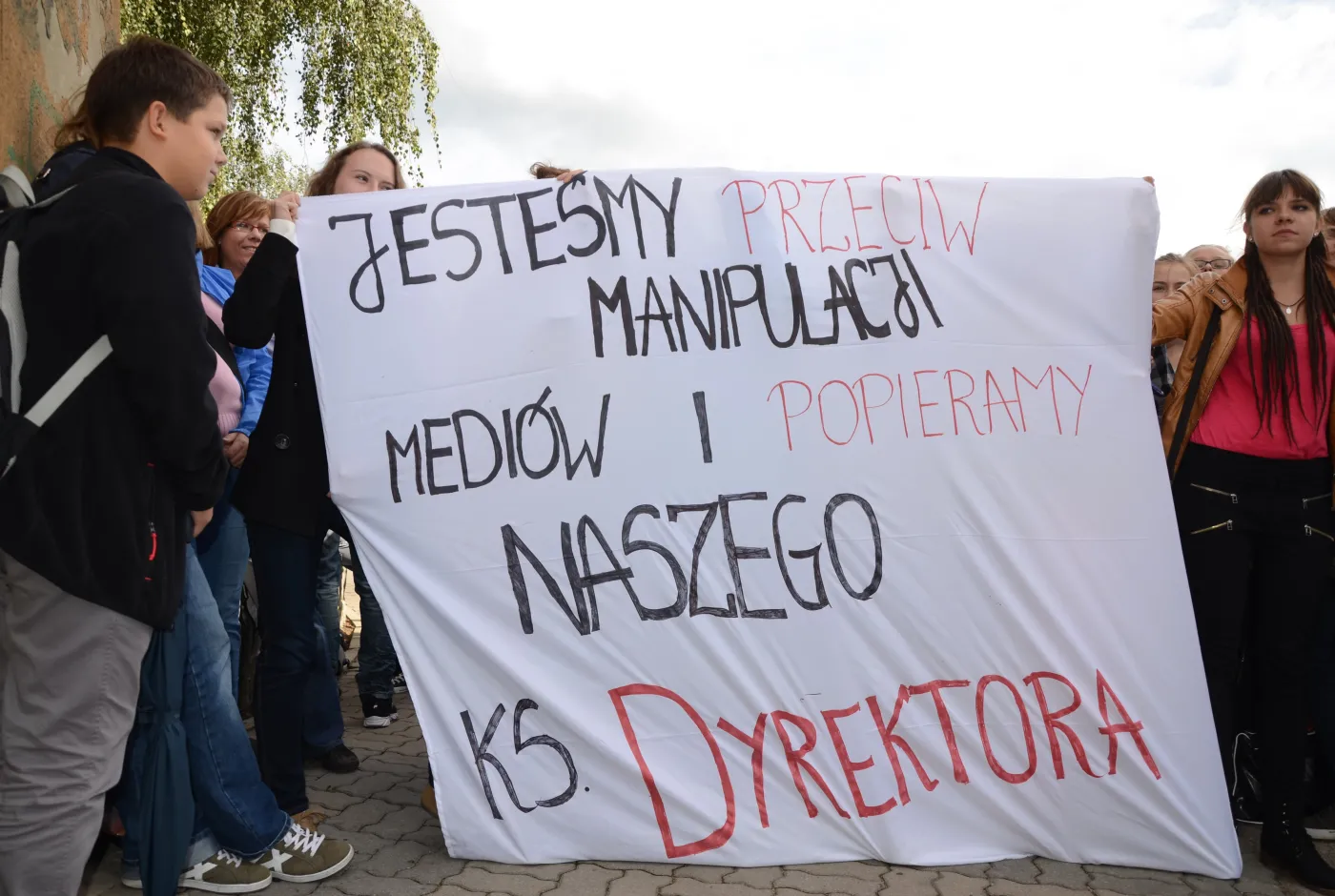 Transparent w obronie księdza dyrektora gimnazjum salezjańskiego w Lubinie