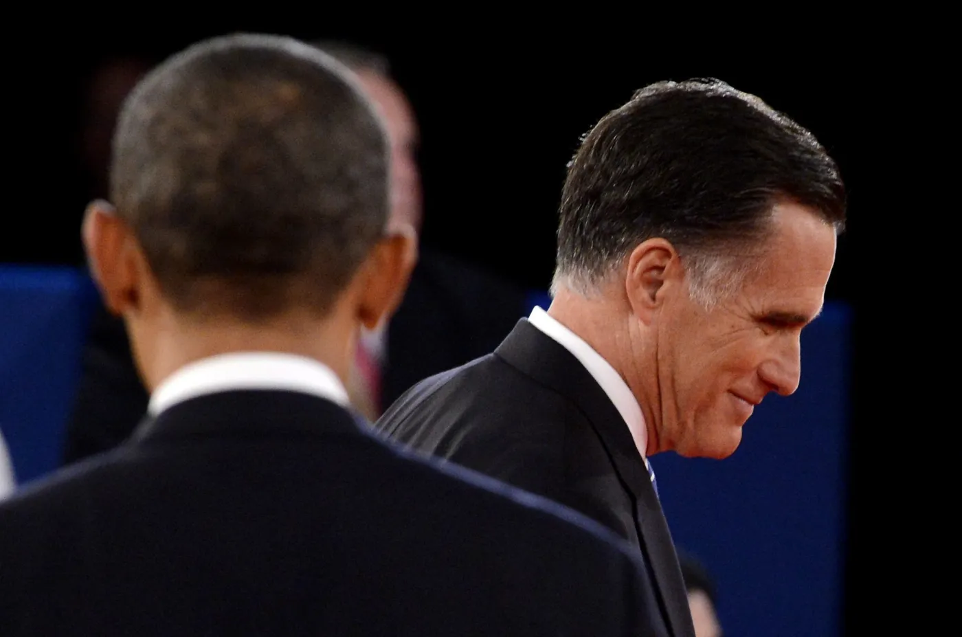 Romney zyskuje w stanach "wahających się"